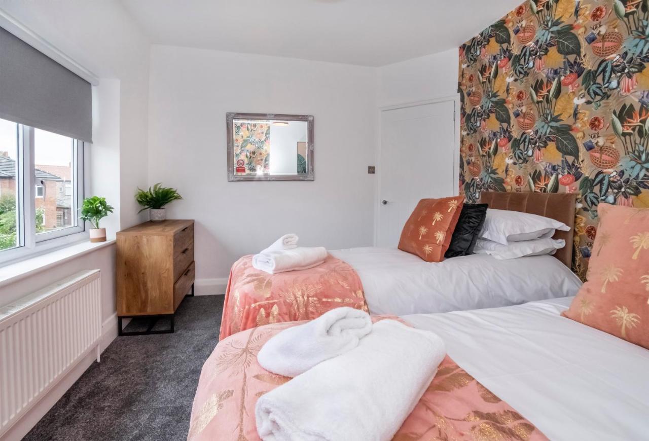 Stylish Hot Tub House With Free Parking! York Exterior foto