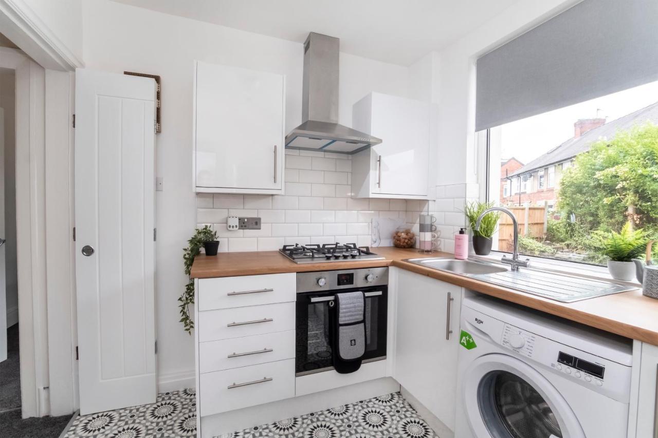 Stylish Hot Tub House With Free Parking! York Exterior foto