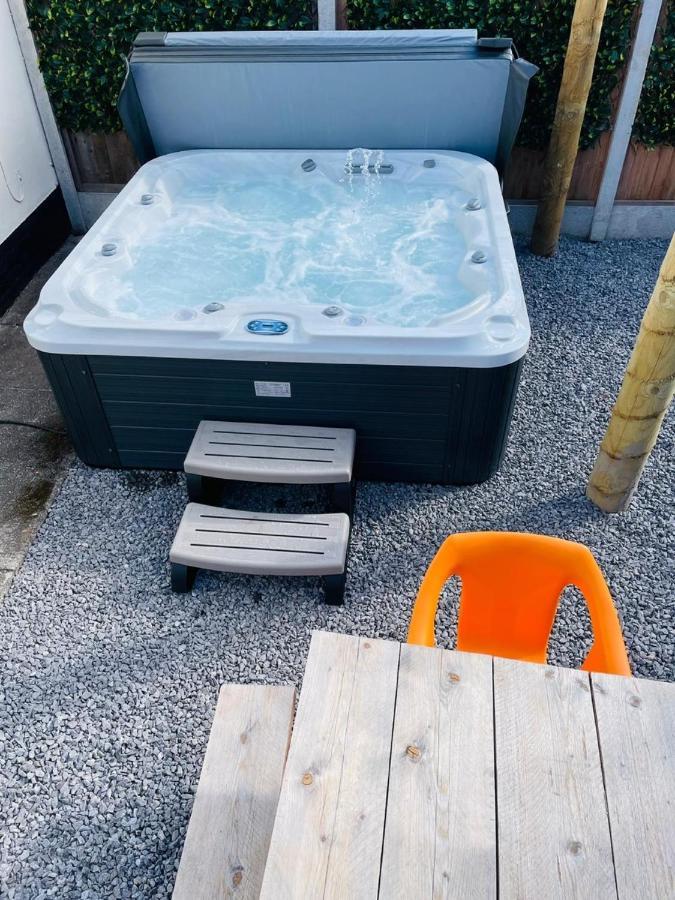 Stylish Hot Tub House With Free Parking! York Exterior foto