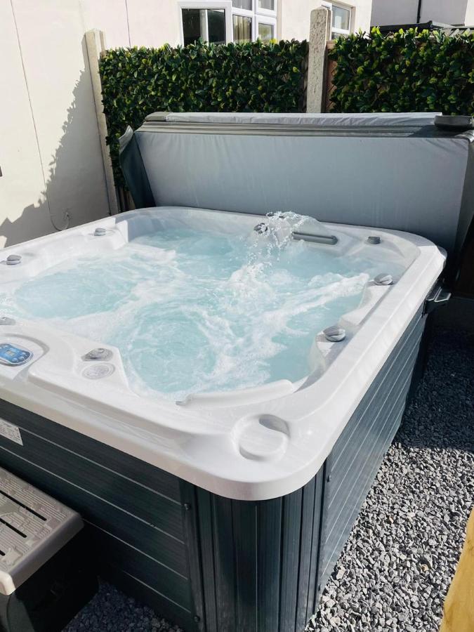 Stylish Hot Tub House With Free Parking! York Exterior foto