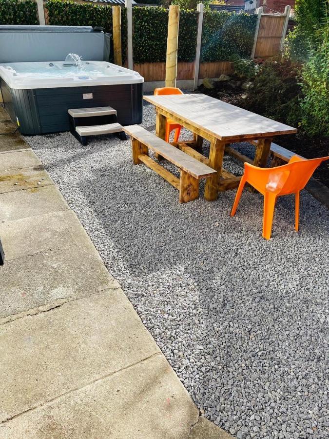 Stylish Hot Tub House With Free Parking! York Exterior foto